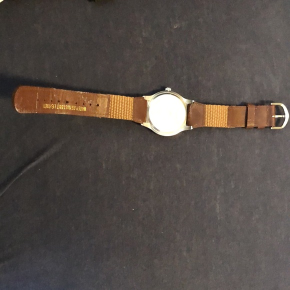 Timex Expedition with cloth and water resistant leather strap - Picture 2 of 3